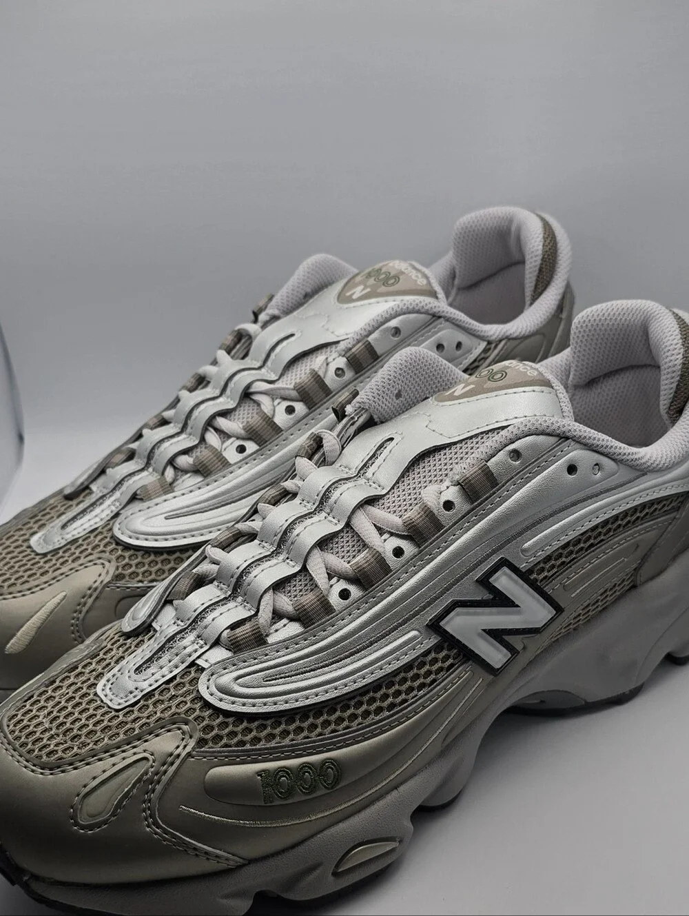 New Balance 1000 Metallic Silver Mesh Sneaker Mens 10 Womens 11.5